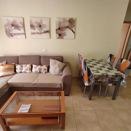 Atico-apartamento, El Medano, Zona Surf, Terrazas, Vistas, Trastero Y Garaje