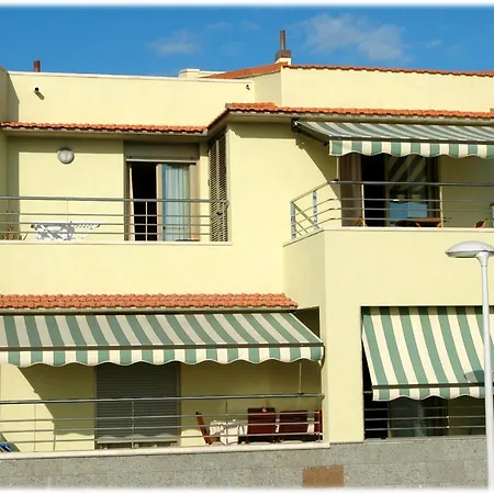 Atico-apartamento, El Medano, Zona Surf, Terrazas, Vistas, Trastero Y Garaje Apartment